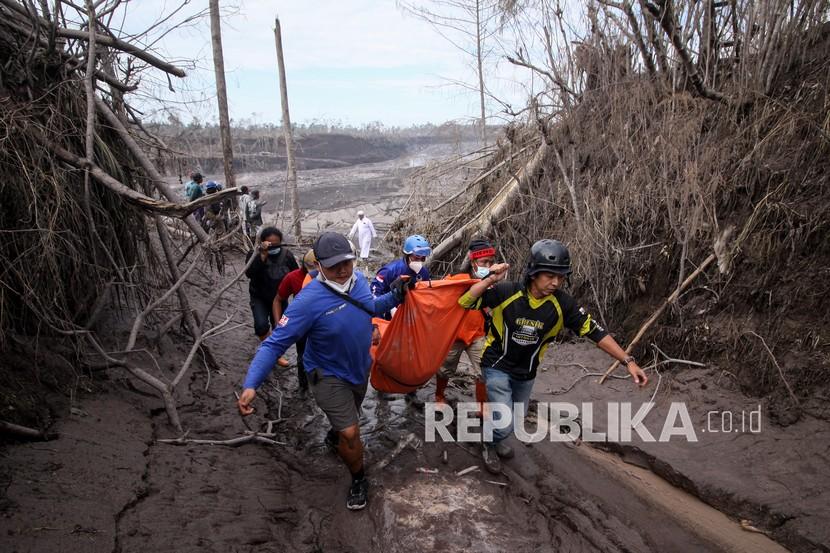 Sebanyak 23 jenazah korban bencana awan panas guguran Gunung Semeru (3676 mdpl) di Kabupaten Lumajang, Jawa Timur, telah teridentifikasi oleh tim Tim Disaster Victim Identification (DVI) Mabes Polri (ilustrasi).