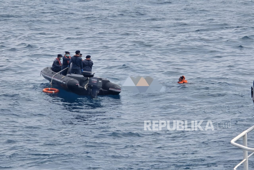 Cari Awak KM Alpha 3, Tim SAR Temukan Jenazah di Laut Jawa