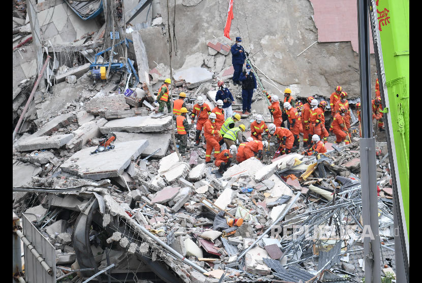 Pemerintah China mengevakuasi ribuan penduduk di Provinsi Hubei akibat tanah longsor. Ilustrasi.