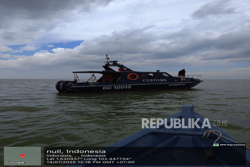 Tim satuan tugas gabungan Bea Cukai Bengkalis dan Direktorat Tindak Pidana Narkoba Bareskrim Polri menggagalkan penyelundupan sabu di Pantai Penurun, Desa Muntai, Kecamatan Bantan, Kabupaten Bengkalis, Senin (14/7/2025).