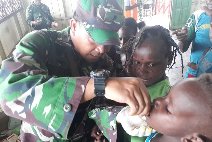 Tim Satuan Tugas (Satgas) Kesehatan TNI Kejadian Luar Biasa (KLB) yang terdiri dari tujuh orang dokter spesialis sudah bergerak menuju ke lokasi di Kampung Pedam, Distrik Okbibab, Papua sejak Ahad (21/1) lalu. 