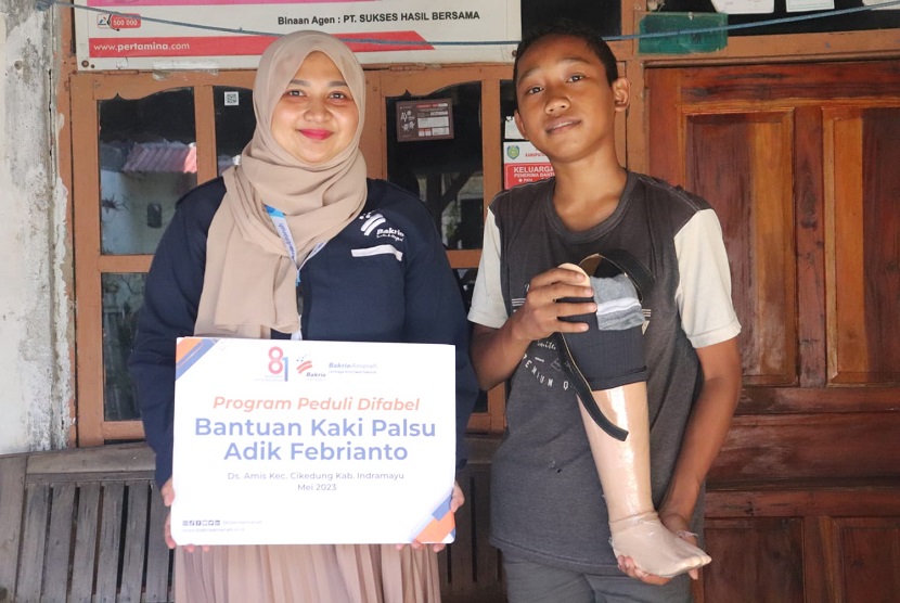  Tim sehat untuk negeri Bakrie Amanah menyalurkan dua pasang kaki palsu untuk penyandang disabilitas. Bakrie Amanah berkomitmen untuk mendukung dan memotivasi orang – orang dengan keterbatasan di Indonesia. 