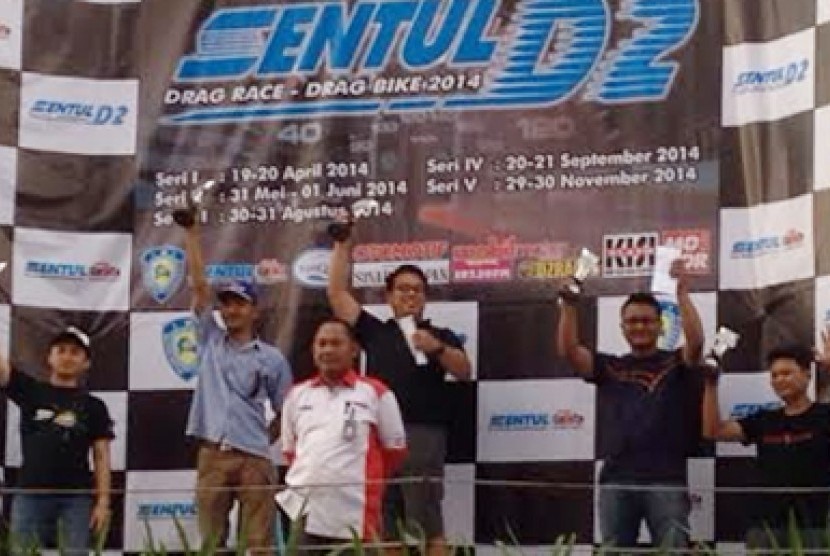 Tim Suzuki Splash Club Indonesia raih juara 2 dan 3 di jang bergengsi drag race 2014 seri perdana di Sentul.