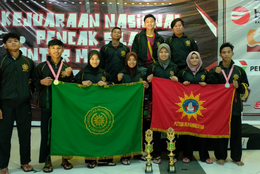 Tim Tapak Suci Universitas Muhammadiyah Yogyakarta (UMY) saat bertanding di Politeknik Negeri Sriwijaya Palembang. 