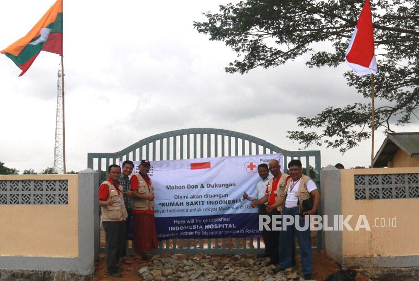 Tim Teknis RS Indonesia mengunjungi lokasi pembangunan RS Indonesia di Mrauk U, Rakhine State, Myanmar, Rabu (9/8).