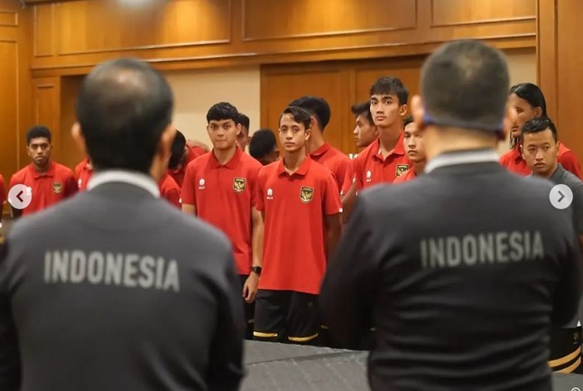 Tim U-22 Indonesia menggelar syukuran karena tidak di-banned FIFA, atau terima hukuman berat dari FIFA dan bisa mengikuti SEA Games 2023 di Kamboja. Kegiatan syukuran berlangsung di Hotel Sultan, Jumat (7/4).