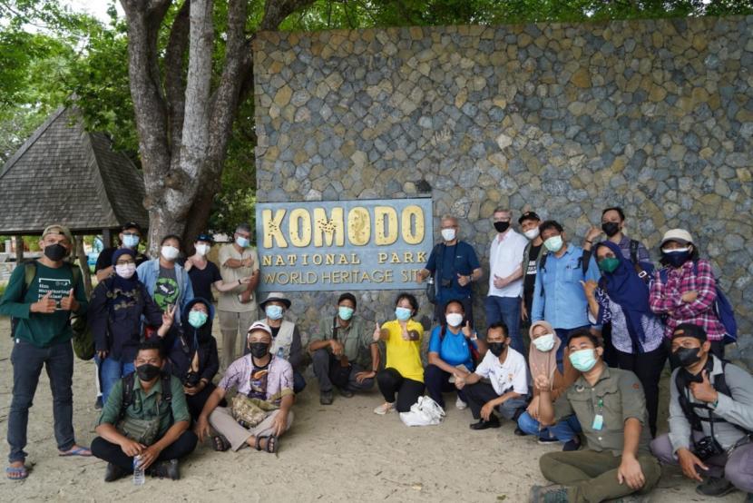 Tim UNESCO dan IUCN berada di Taman Nasional Komodo, Nusa Tenggara Timur (NTT). Kedatangan tim itu pada 3-6 Maret 2022 bertujuan untuk menilai dampak pembangunan infrastruktur pariwisata di sana terhadap nilai universal luar biasa atau Outstanding Universal Value (OUV) Situs Warisan Dunia TN Komodo.