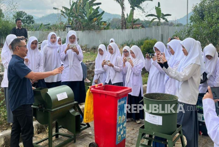 Realisasikan Gerakan Zero Waste, Unisba Gandeng ABS Bandung