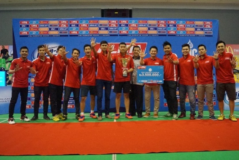 Tim Universitas Trisakti yang menjuarai LIMA Badminton Jakarta