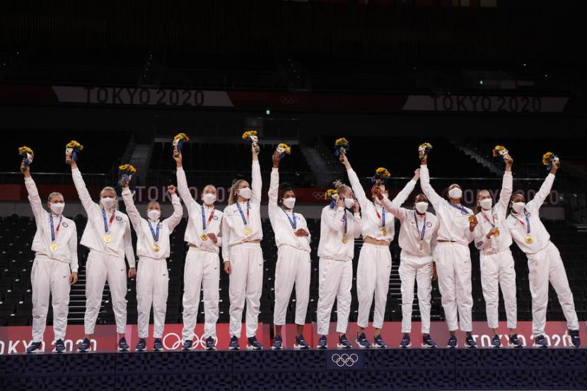 Tim voli putri Amerika Serikat (AS) meraih medali emas Olimpiade Tokyo 2020, Ahad (8/8). 