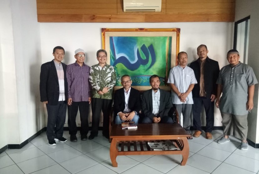 Tim Waqf International melakukan kunjungan ke proyek  wakaf  Baitul Wakaf dan Hidayatullah di Jawa Timur. 