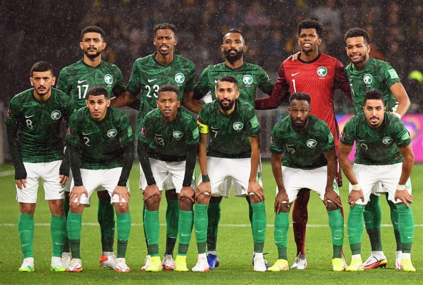 Timnas Arab Saudi (ilustrasi). Arab Saudi resmi terpilih menjadi tuan rumah Piala Asia 2027 pada Kongres Konfederasi Sepak Bola Asia (AFC) yang berlangsung di Bahrain, Rabu (1/2/2023) waktu setempat.