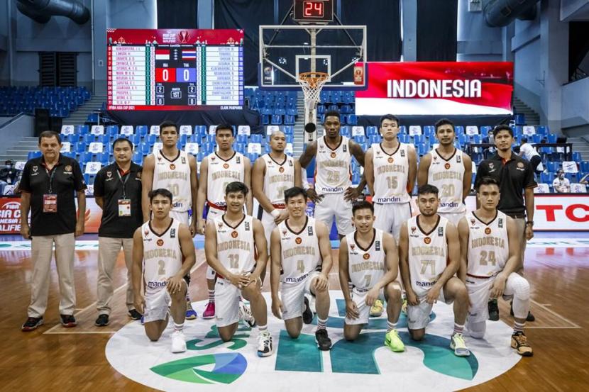 Timnas basket putra Indonesia (ilustrasi). Timnas basket putra Indonesia akan menghadapi Lebanon pada laga kualifikasi FIBA World Cup 2023.
