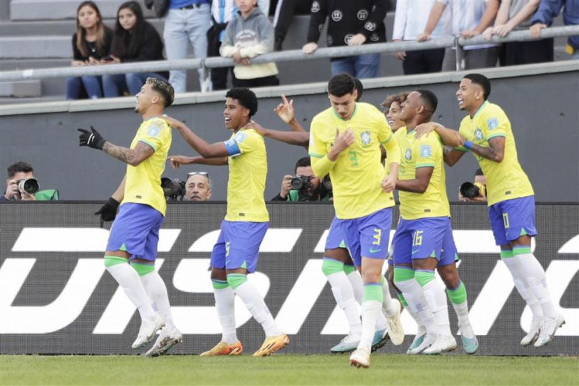 Timnas Brasil melenggang ke perempat final Piala Dunia U-20 usai melibas Tunisia dengan skor 4-1 di La Plata, Argentina, pada 31 Mei 2023.