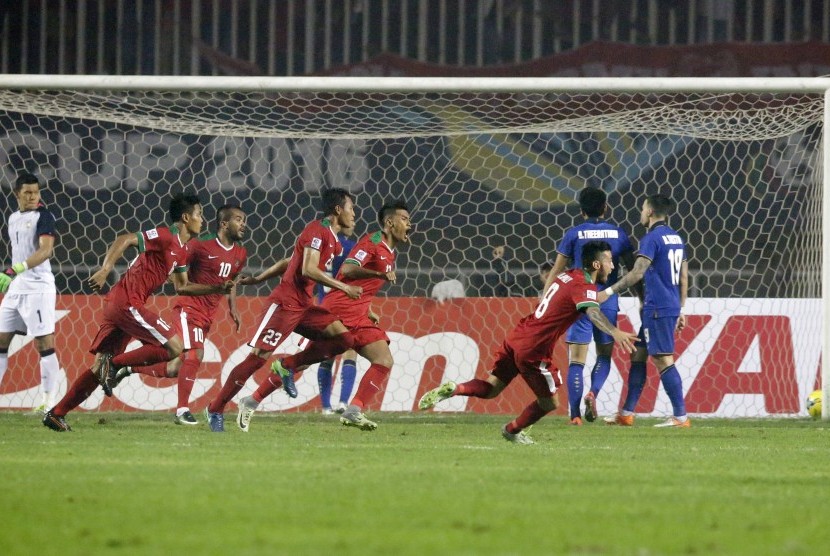 Timnas Indonesia saat berlaga dengan Thailand di Stadion Rajamanggala, Bangkok, Ahad (17/12) dalam leg kedua Final AFF 2016.