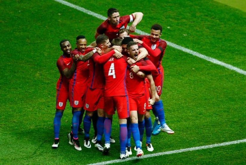 Timnas Inggris merayakan kemenangan 3-2 atas Jerman dalam laga persahabatan, Ahad (27/3) dini hari.