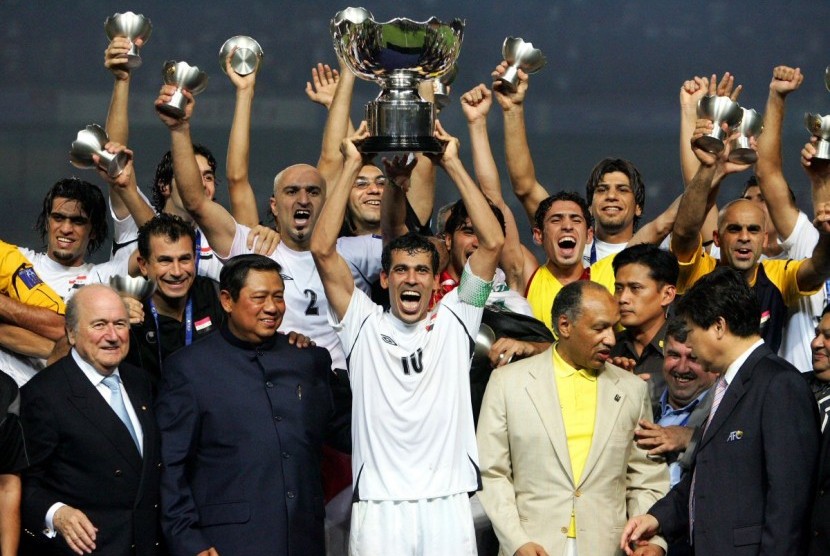 Timnas Irak saat meraih gelar Piala Asia pertama tahun 2007 di Jakarta.