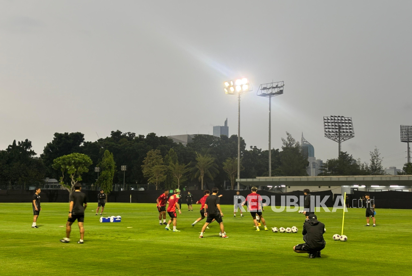 Timnas Jepang meskipun baru berkekuatan enam pemain tetap berlatih serius di Lapangan A Gelora Bung Karno, Senayan, Jakarta, Senin (11/11/2024) petang.