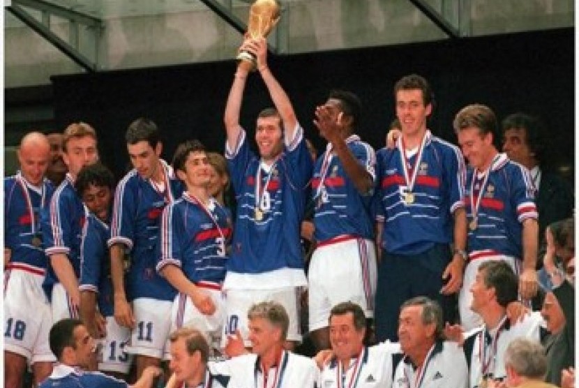 Timnas Prancis kali pertama juara di Piala Dunia 1998.