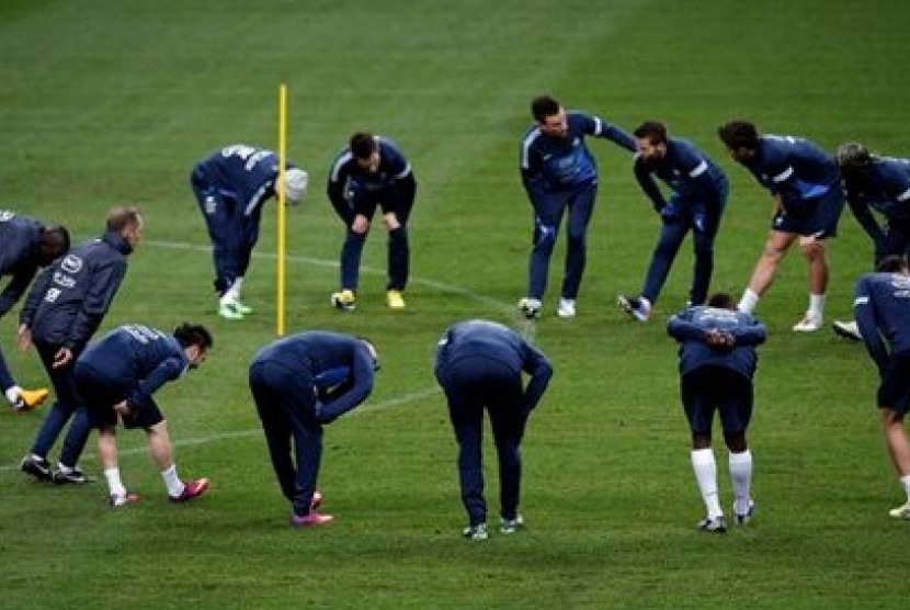 Timnas Prancis sedang berlatih di Stade de France, Saint Denis, luar Paris pada Februari 2013