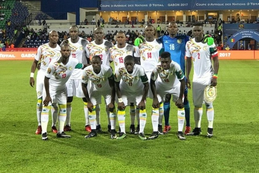 Timnas Senegal sebelum laga lawan Aljazair pada laga penyisihan Grup B Piala Afrika 2017 di stadion Franceville, Gabon, Senin (23/1).