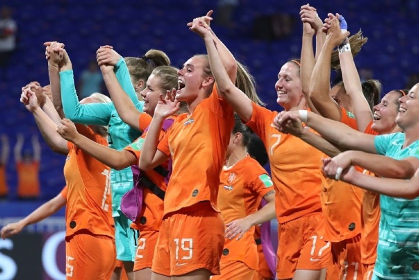 Timnas sepakbola wanita Belanda merayakan keberhasilan lolos ke final Piala Dunia Wanita 2019.