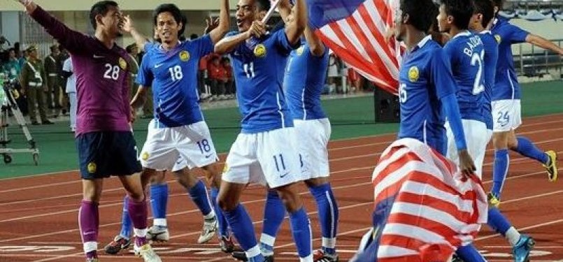 Timnas U23 Malaysia melakukan selebrasi usai meraih medali emas SEA Games 2009 Laos.