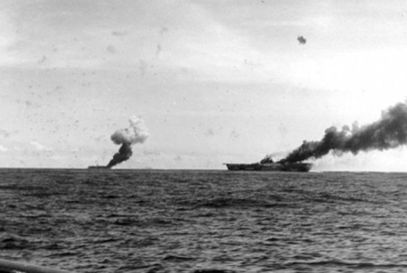 Tindakan kamikaze (bunuh diri) tentara Jepang di perang dunia II.