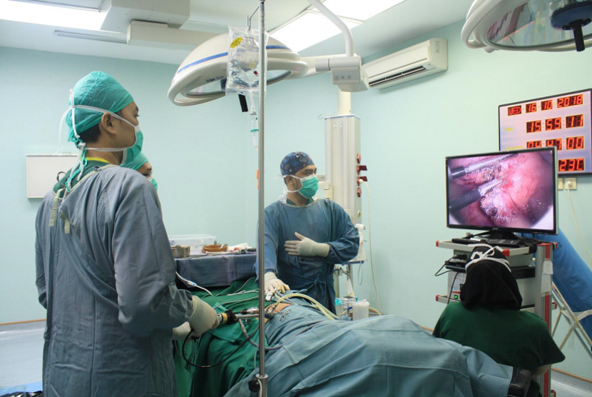 Tindakan operasi bedah minimal invasi di Rumah Sakit Medika BSD Tangerang.