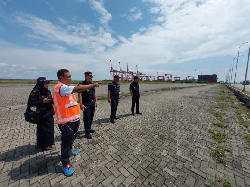 Tingkatkan pelayanan dan pengawasan, Bea Cukai Belawan jalin sinergi dengan berbagai pihak. Kali ini sinergi dilakukan untuk mendukung program National Logistics Ecosystem (NLE) dan pengawasan laut di wilayah Belawan.