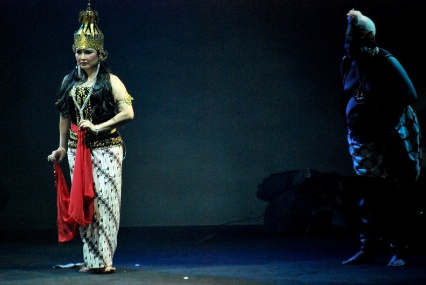 Titi DJ saat pementasan pertunjukan drama sinema Gatotkaca Jadi Raja - Battle for The Throne 