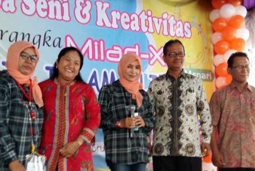 TK Alifa Jakarta mengadakan lomba antar-TK se-Kecamatan Kebayoran Lama, sekaligus mengumumkan guru yang berhak hadiah umrah tahun 2017.