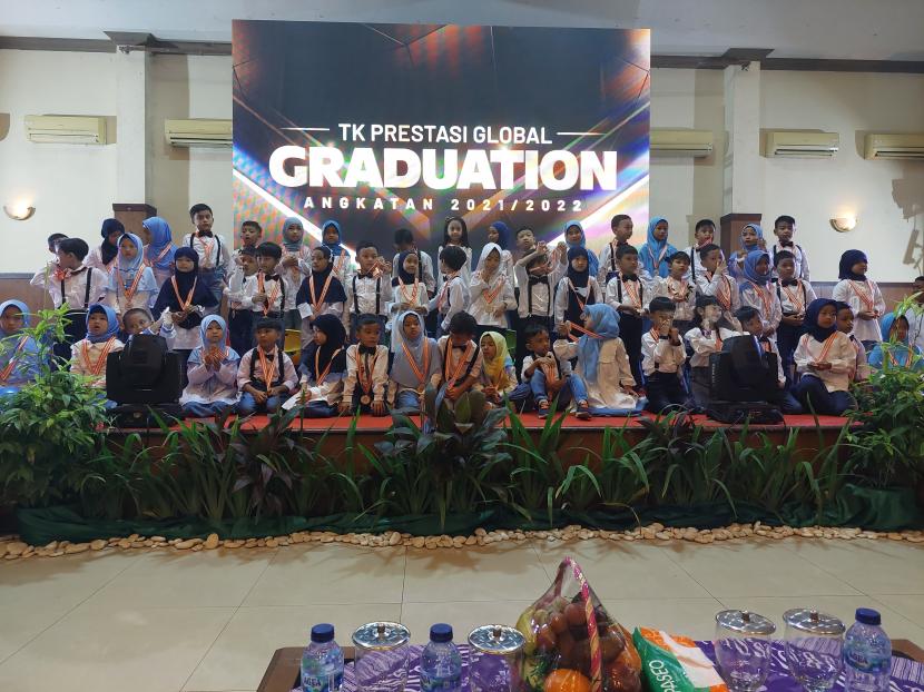 TK Prestasi  menggelar cara perpisahan siswa-siswi  tahun pelajaran 2021-2022 di Depok, Sabtu (26/6).