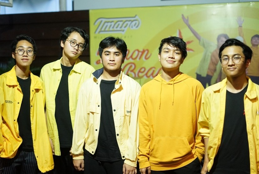 Tmago merilis album perdana mereka, Lemon Beach