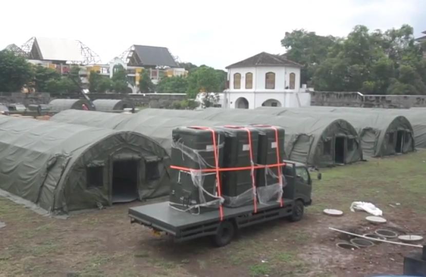 TNI AD bangun rumah sakit darurat untuk menangani pasien Covid-19 di Benteng Vastenburg, Solo.