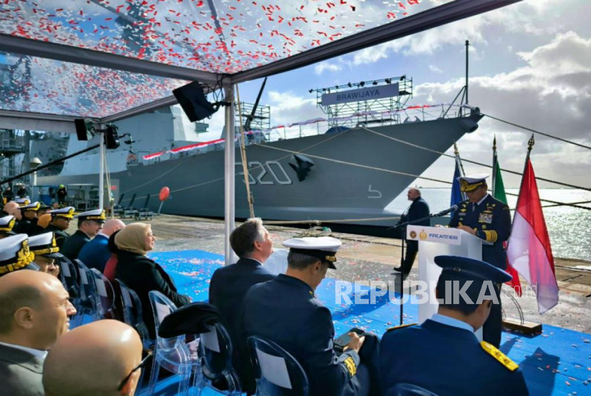 TNI Angkatan Laut pada Rabu (29/1/2025), resmi menerima dua unit kapal baru buatan perusahaan kapal dari Italia, Fincantieri. 