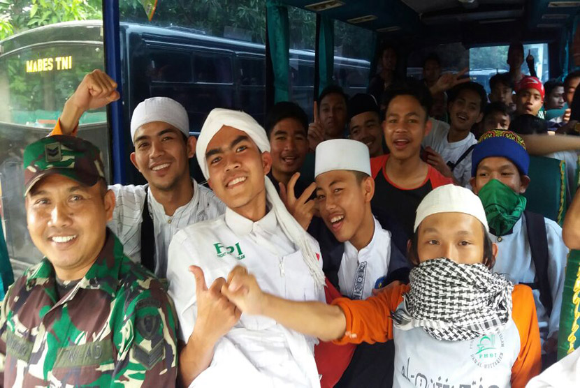 TNI Kerahkan 30 Bus Antar Pendemo Aksi Damai 4 November.