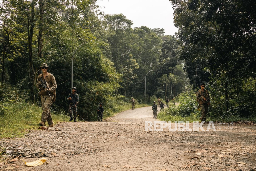 TNI latihan bersama dengan US Armed Forces dan Japanese Ground Self-Defense Forces di Sentul, Kabupaten Bogor, Jawa Barat, Selasa (26/8/2025).