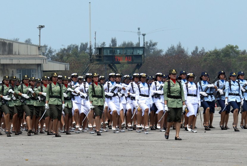 TNI menjadi salah satu lembaga yang dipercaya publik versi Indo Barometer.