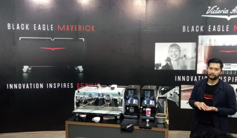 Toffin Indonesia, kembali meluncurkan mesin kopi terbaru Black Eagle Maverick dan alat giling Grinder New Mythos dari Victoria Arduino.