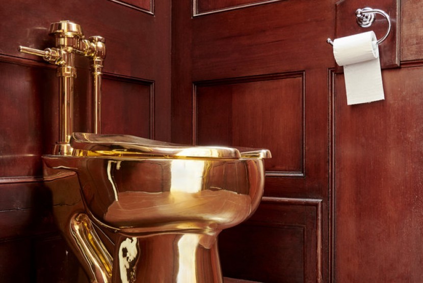 Toilet emas 18 karat yang dinamai America dicuri di Inggris.