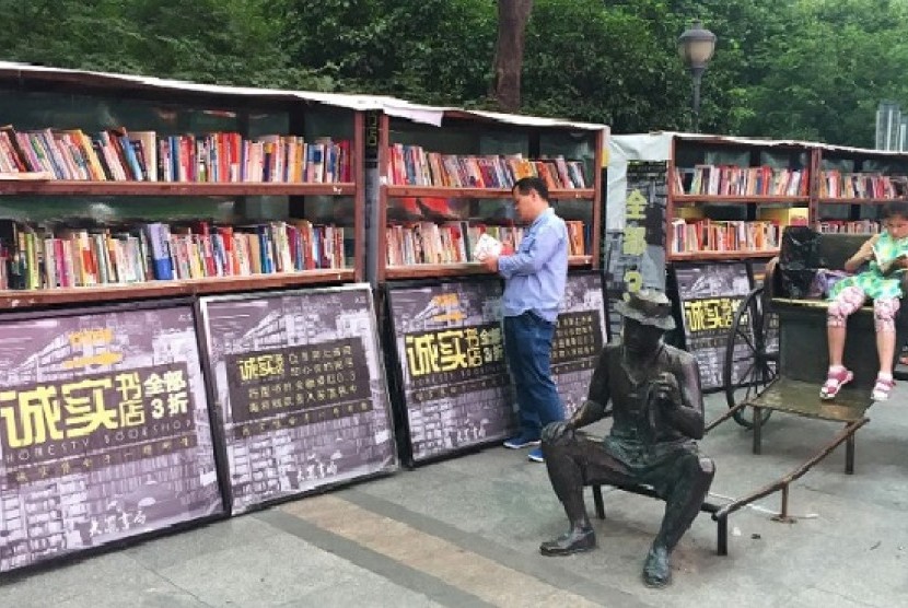 Toko Buku di Nanjing Cina