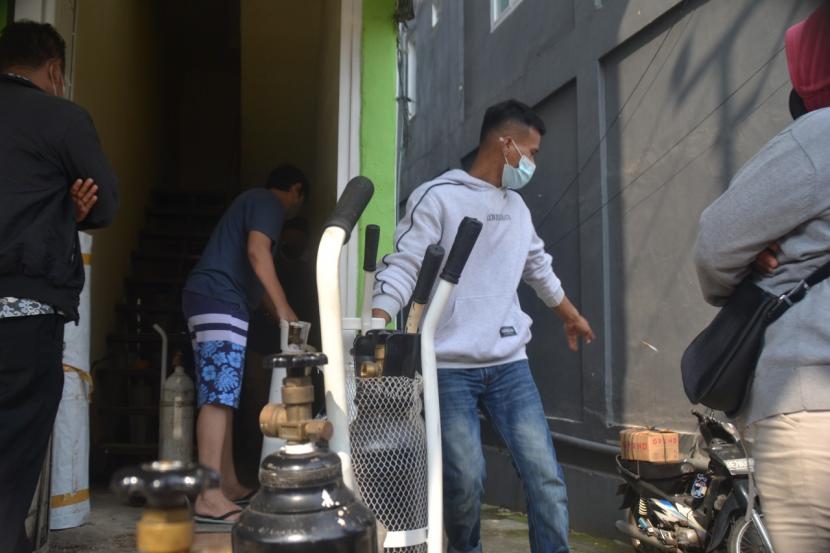 Polda Siap Bantu Oksigen untuk Warga Lampung. Foto ilustrasi:  Toko Griya Medika milik Fahru Rozi di Bandar Lampung menyediakan stok oksigen penderita Covid-19 dengan harga sukarela. 