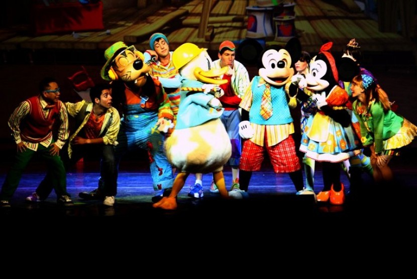  Tokoh kartun Disney beratraksi dalam pertunjukan Mickey Mouse And Friends bertajuk 
