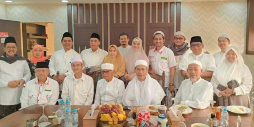  tokoh Muhammadiyah dan Nahdlatul Ulama yang bertemu di Makkah, Arab Saudi, Jumat (23/6/2023) saat melayani jamaah haji Indonesia.