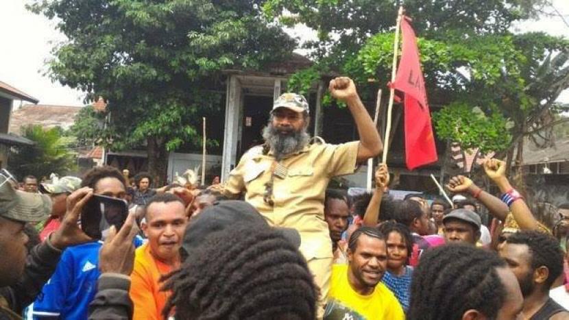 Tokoh pergerakan kemerdekaan Papua, Filep Karma ditemukan meninggal di Pantai Base G, Distrik Jayapura Utara, Kota Jayapura pada Selasa (1/11/2022) sekitar pukul 05.00 WIT. 