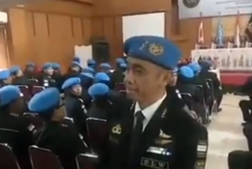 Rangga Sasana Dijemput Polisi Kenakan Seragam Sunda Empire. Foto: Tokoh Sunda Empire ditampilkan dalam salah satu akun Youtube.  