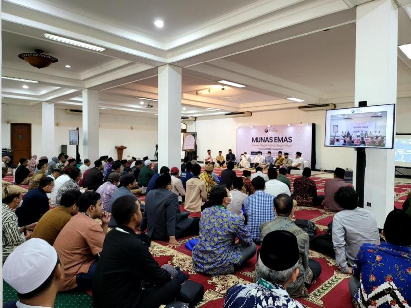 Tokoh-tokoh Islam dari berbagai latar belakang berkumpul di Musyawarah Nasional (Munas) Inisiatif Emas (i-EMAS), yang dilaksanakan masih dalam suasana Tahun Baru Islam, Ahad (31/7/2022) siang di Masjid Agung Sunda Kelapa, Menteng, Jakarta Pusat.