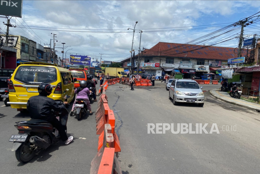 Tol ini dirancang hanya dibuat satu pintu akses masuk dan keluar di kawasan Rajamandala, Kecamatan Cipatat.