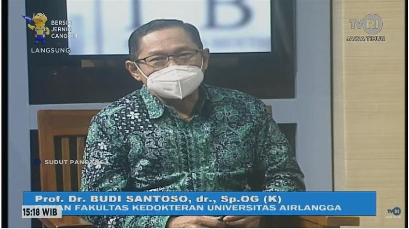 Tolak program dokter asing yang dicanangkan Kemenkes, Prof Budi Santoso dicopot dari dekan Fakultas Kedokteran Universitas Airlangga (FK Unair).